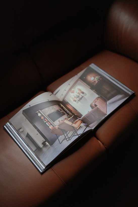 Hochwertiges Magazin auf Leder
